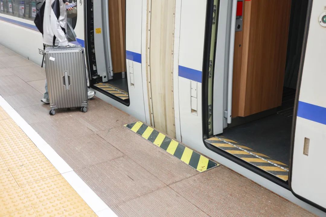 高鐵行李放置規(guī)范_乘車安全注意事項_出行提示