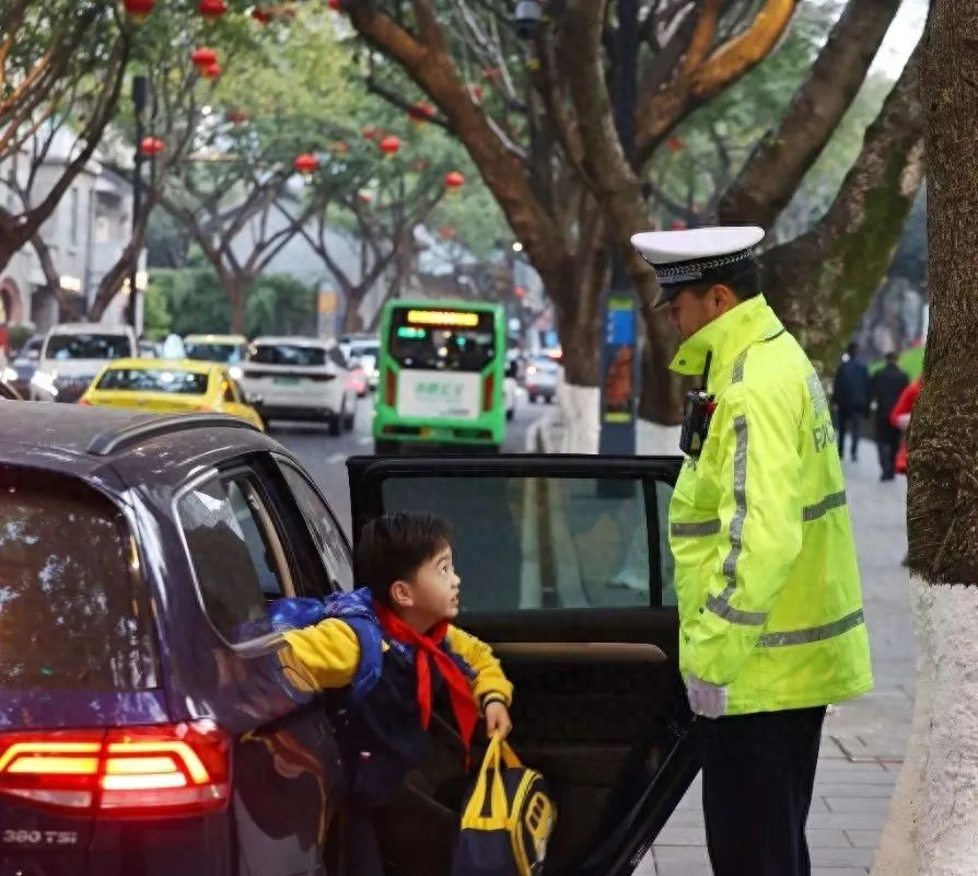 _ 中心城區(qū)中小學(xué)春季開學(xué)交通出行提示 _出行提示