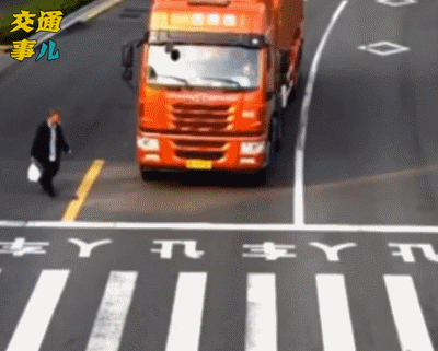 道路交通事故行人盲區(qū)_出行提示_大型車輛盲區(qū)避免方法