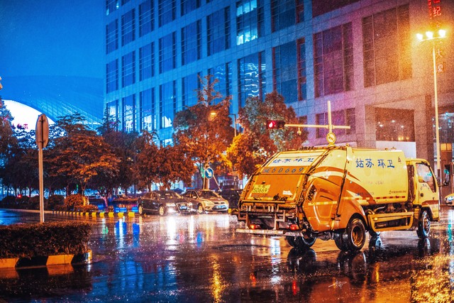 強(qiáng)降雨天氣安全出行_出行提示_暴雨預(yù)警信號(hào)