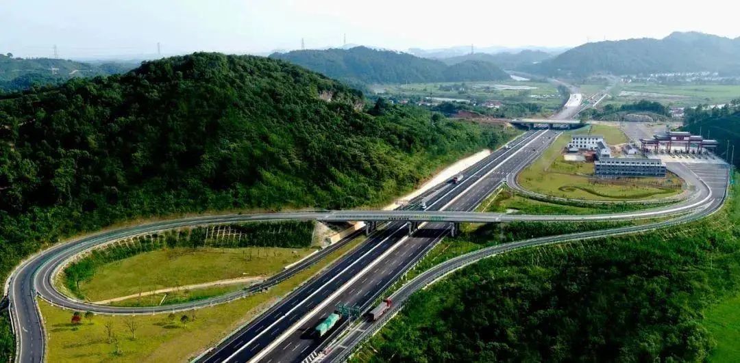 出行提示_2025年清明節(jié)高速免費出行攻略_清明節(jié)期間高速公路車流量統(tǒng)計