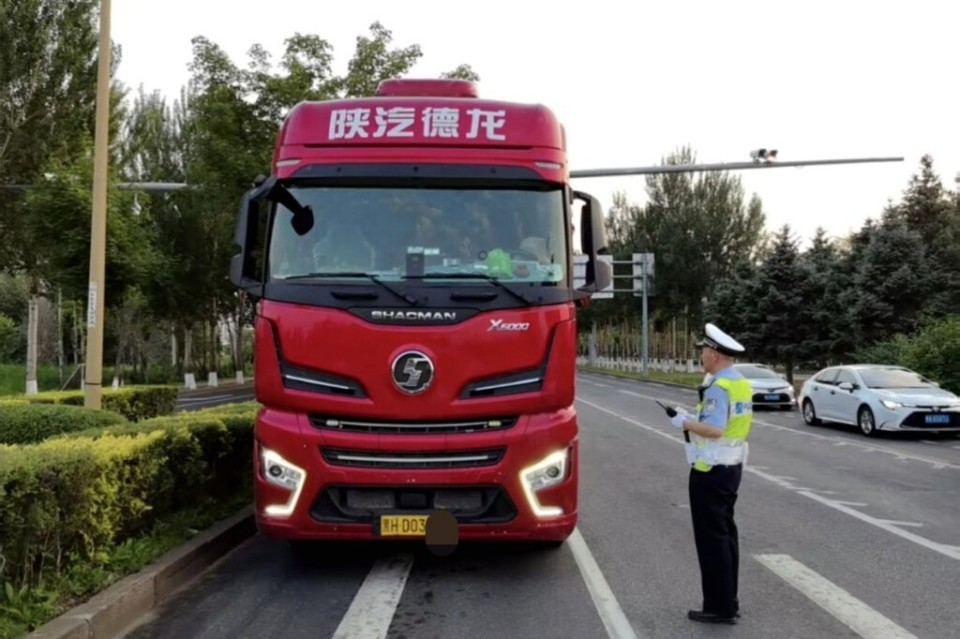 貨運車輛超載整治行動_禁行_哈爾濱市公安局交管部門夏季道路交通安全整治