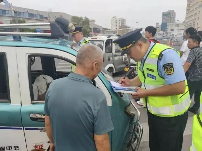 禁行_黃色臨時(shí)標(biāo)識牌禁行_電動(dòng)車號牌新規(guī)