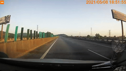 避免開車看手機(jī)事故_分心駕駛危害與預(yù)防_出行提示