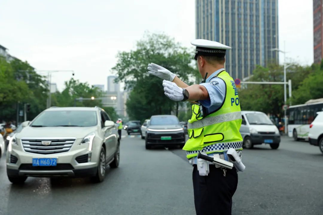 出行提示_學(xué)生上下學(xué)交通安全知識_成都交警十一分局開學(xué)交通安全提示