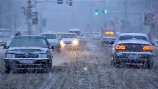 雪后路滑行車安全_吉林省雪天出行指南_出行提示