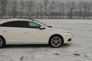 雪天出行安全指南_雪后路滑交警提醒_出行提示